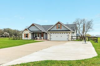 613 Winchester Trail, Angleton, TX 77515