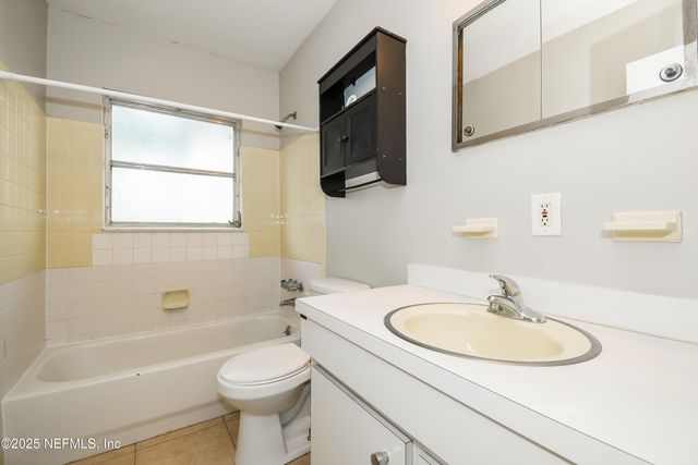 5822 JAGUAR Drive W, Jacksonville, FL 32244