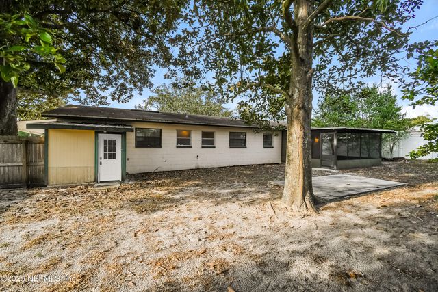 5822 JAGUAR Drive W, Jacksonville, FL 32244