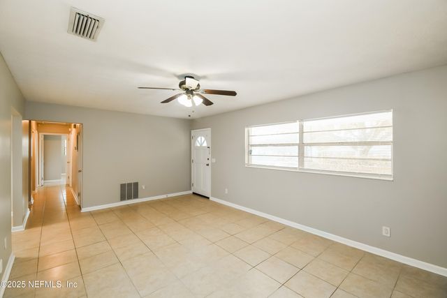 5822 JAGUAR Drive W, Jacksonville, FL 32244