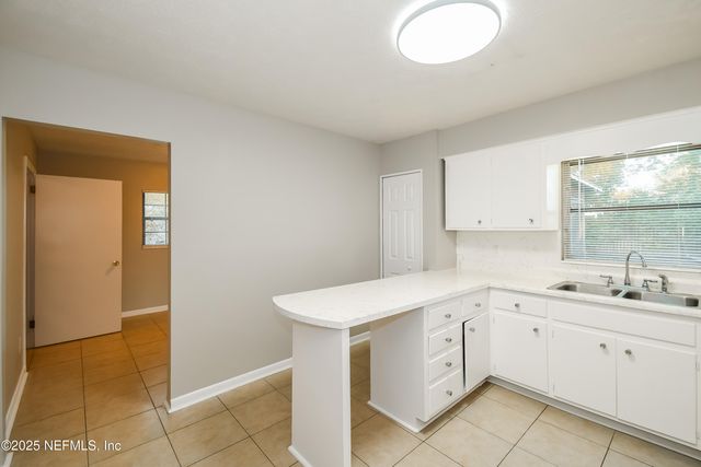 5822 JAGUAR Drive W, Jacksonville, FL 32244