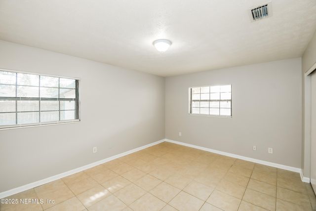 5822 JAGUAR Drive W, Jacksonville, FL 32244