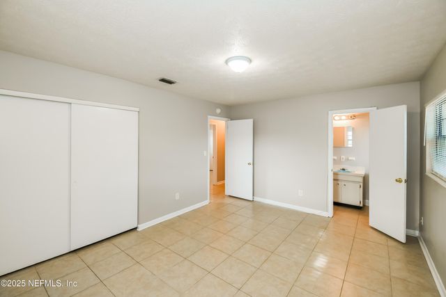 5822 JAGUAR Drive W, Jacksonville, FL 32244