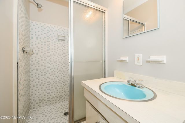 5822 JAGUAR Drive W, Jacksonville, FL 32244