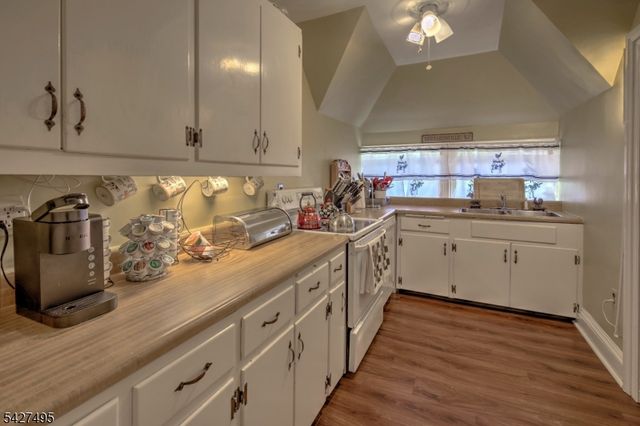 230 Mendham Rd, Bernardsville Boro, NJ 07924