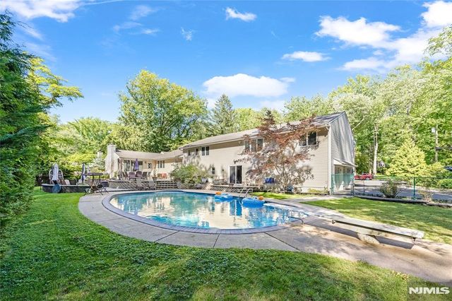 61 Brookview Drive, Woodcliff Lake, NJ 07677