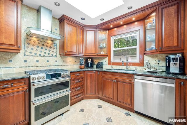 61 Brookview Drive, Woodcliff Lake, NJ 07677