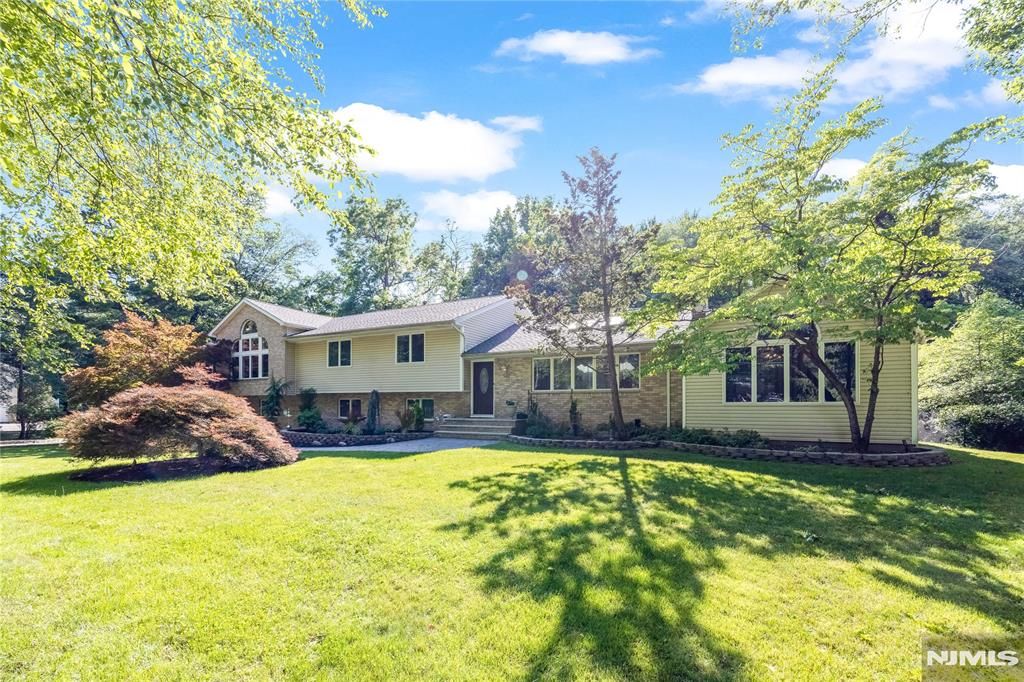 61 Brookview Drive, Woodcliff Lake, NJ 07677