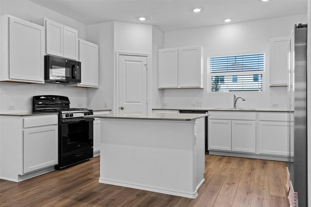 105 Allegro DR, Hutto, TX 78634