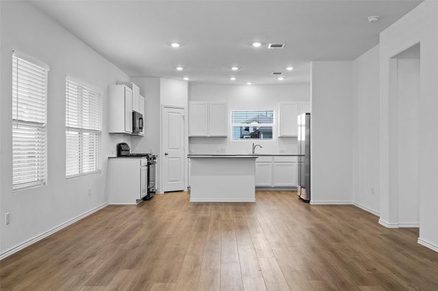 105 Allegro DR, Hutto, TX 78634