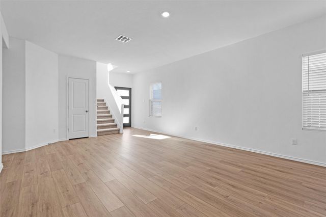 105 Allegro DR, Hutto, TX 78634