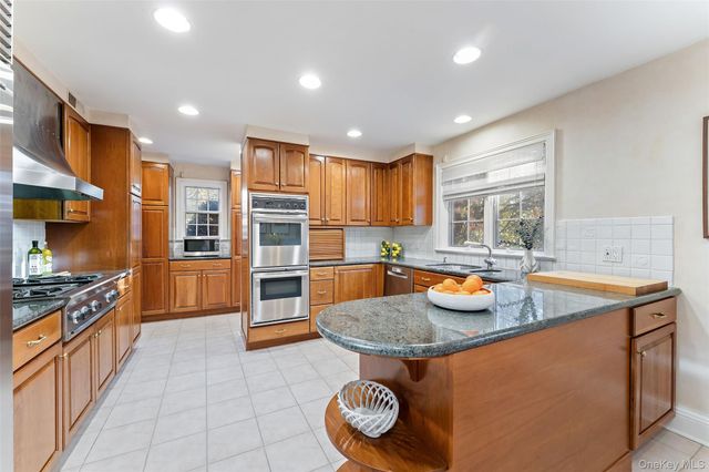 24 Olmsted Road, Scarsdale, NY 10583