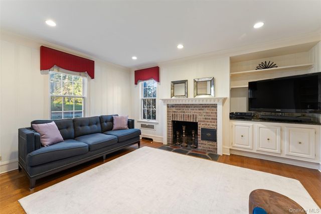 24 Olmsted Road, Scarsdale, NY 10583