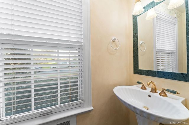 24 Olmsted Road, Scarsdale, NY 10583