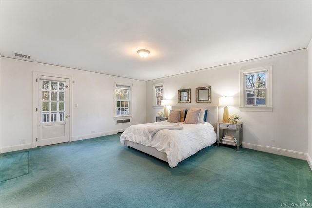 24 Olmsted Road, Scarsdale, NY 10583