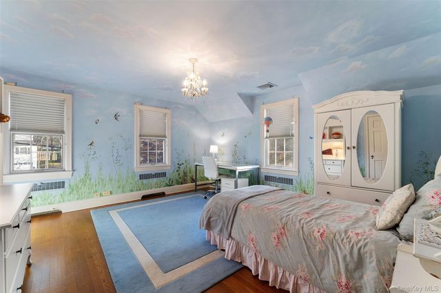 24 Olmsted Road, Scarsdale, NY 10583