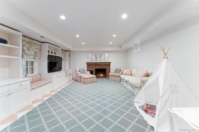 24 Olmsted Road, Scarsdale, NY 10583