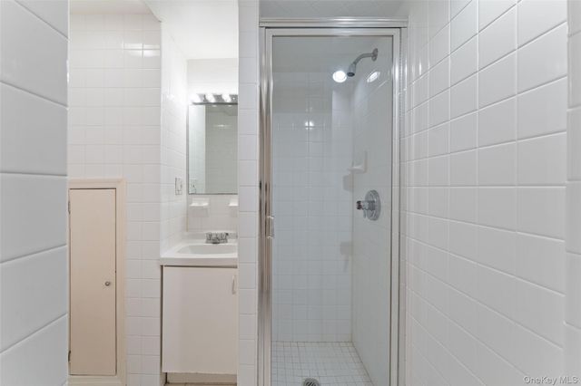 24 Olmsted Road, Scarsdale, NY 10583