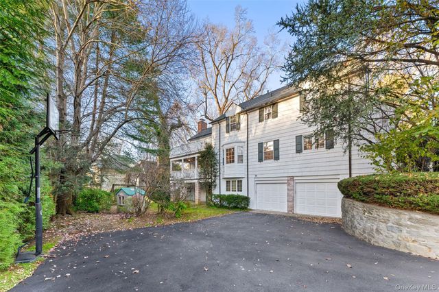 24 Olmsted Road, Scarsdale, NY 10583