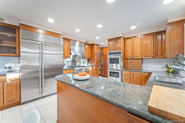 24 Olmsted Road, Scarsdale, NY 10583