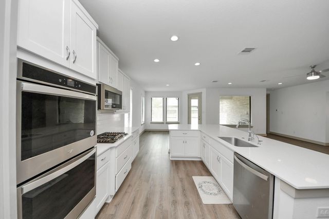 1567 Harvest Vine Court, Friendswood, TX 77546