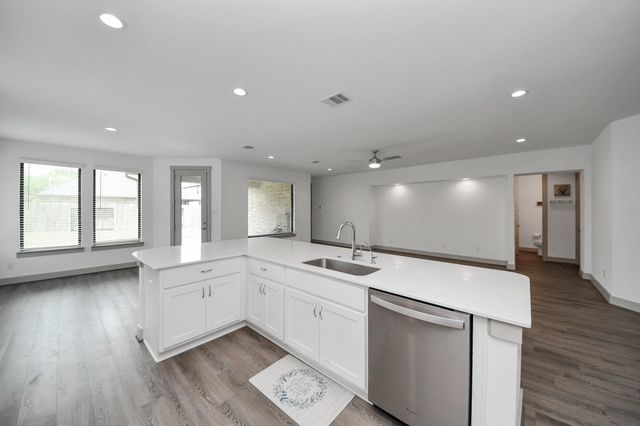 1567 Harvest Vine Court, Friendswood, TX 77546