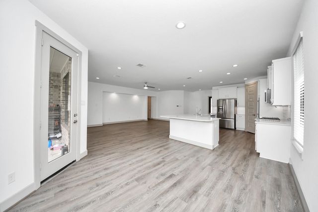 1567 Harvest Vine Court, Friendswood, TX 77546