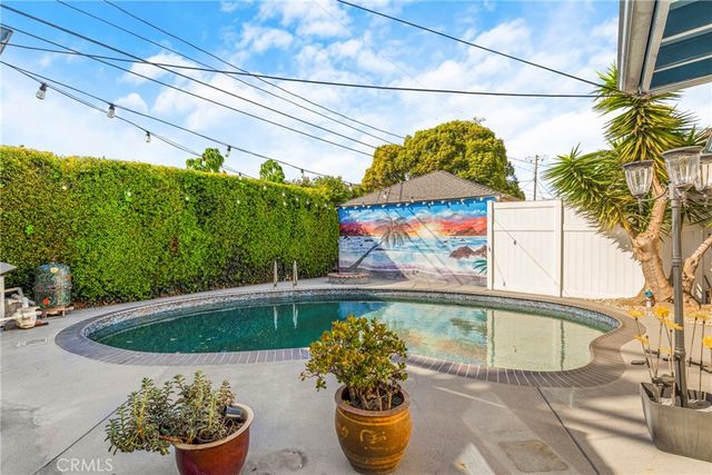 1733 S Corning, Los Angeles, CA 90035