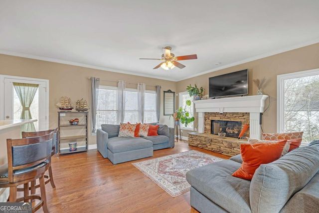 582 Braidwood Drive NW, Acworth, GA 30101