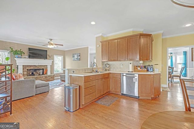 582 Braidwood Drive NW, Acworth, GA 30101