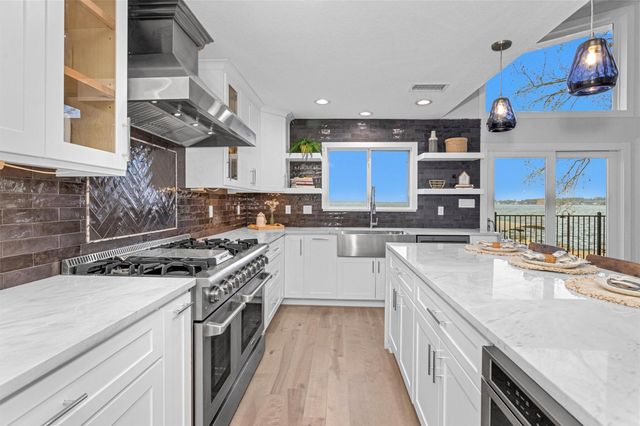 11403 Twain Drive, Montgomery, TX 77356