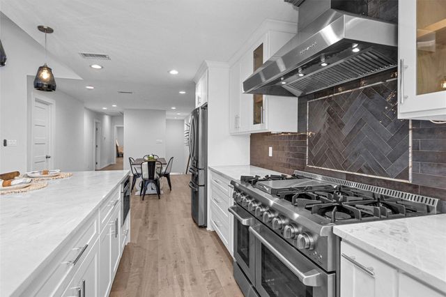 11403 Twain Drive, Montgomery, TX 77356