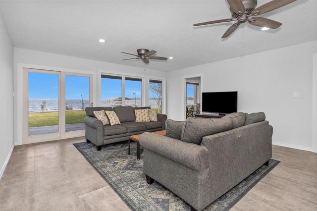 11403 Twain Drive, Montgomery, TX 77356