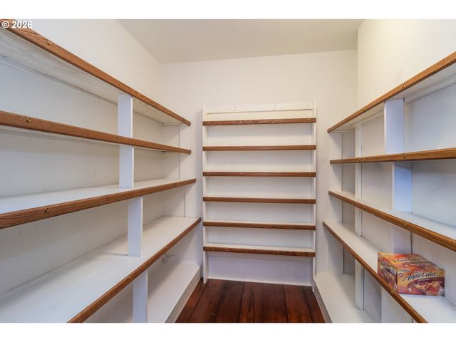 250 MOUNTAIN Dr, Roseburg, OR 97471