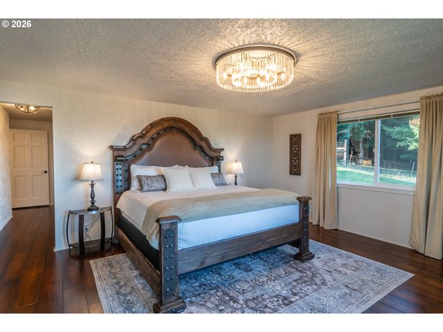 250 MOUNTAIN Dr, Roseburg, OR 97471