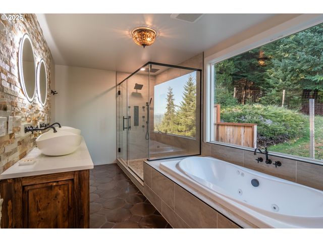 250 MOUNTAIN Dr, Roseburg, OR 97471