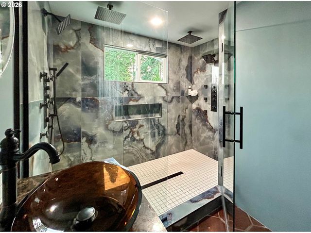 250 MOUNTAIN Dr, Roseburg, OR 97471