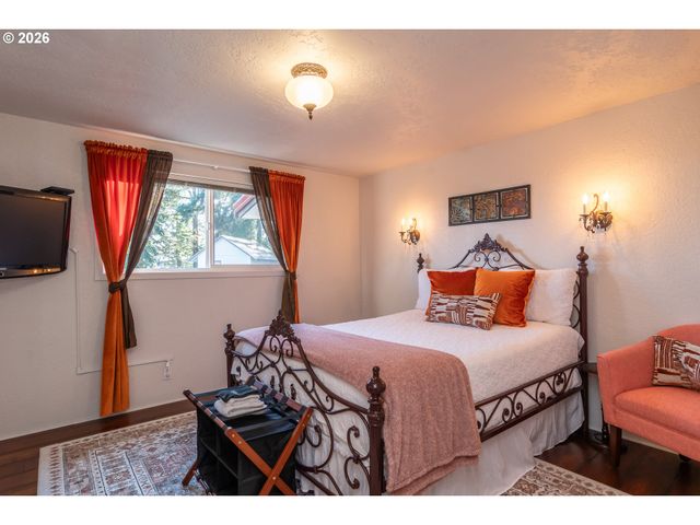 250 MOUNTAIN Dr, Roseburg, OR 97471