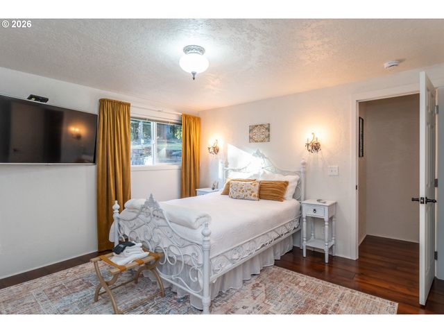 250 MOUNTAIN Dr, Roseburg, OR 97471