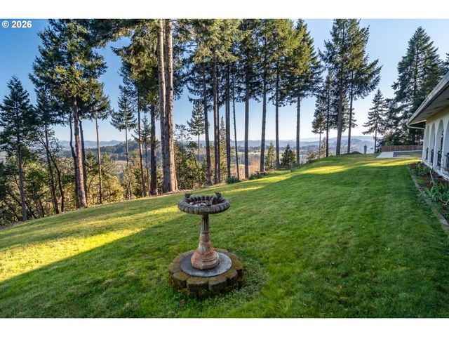 250 MOUNTAIN Dr, Roseburg, OR 97471