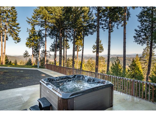250 MOUNTAIN Dr, Roseburg, OR 97471