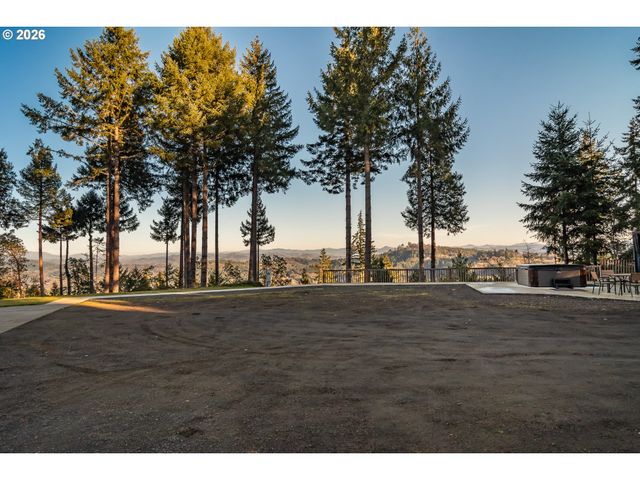 250 MOUNTAIN Dr, Roseburg, OR 97471