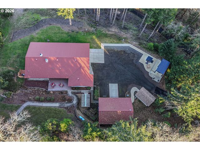 250 MOUNTAIN Dr, Roseburg, OR 97471