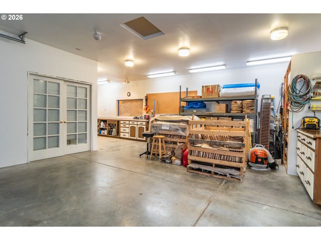 250 MOUNTAIN Dr, Roseburg, OR 97471