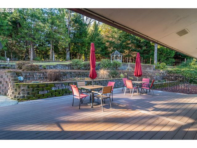 250 MOUNTAIN Dr, Roseburg, OR 97471