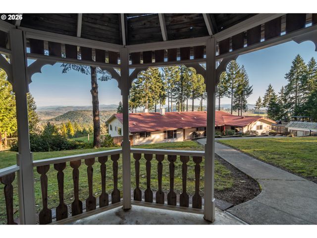 250 MOUNTAIN Dr, Roseburg, OR 97471