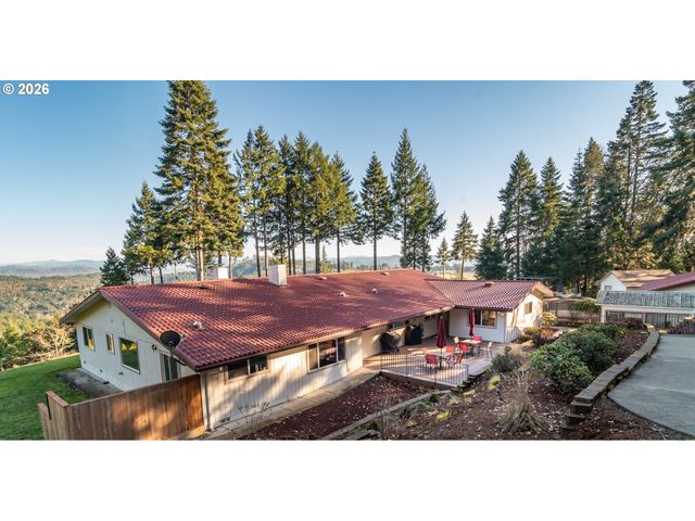 250 MOUNTAIN Dr, Roseburg, OR 97471