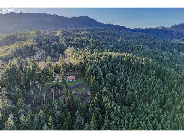 250 MOUNTAIN Dr, Roseburg, OR 97471