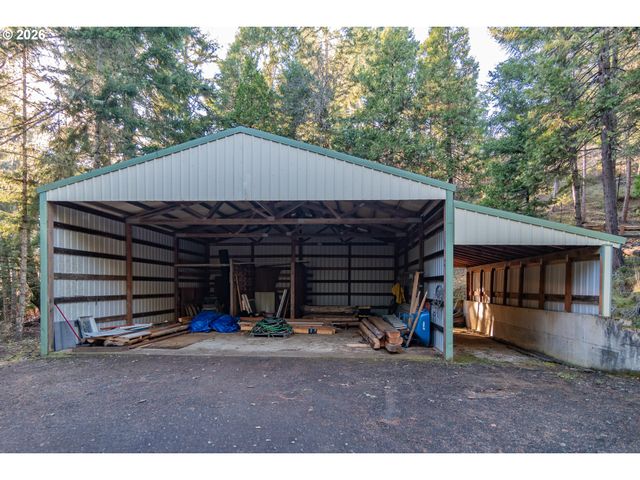 250 MOUNTAIN Dr, Roseburg, OR 97471