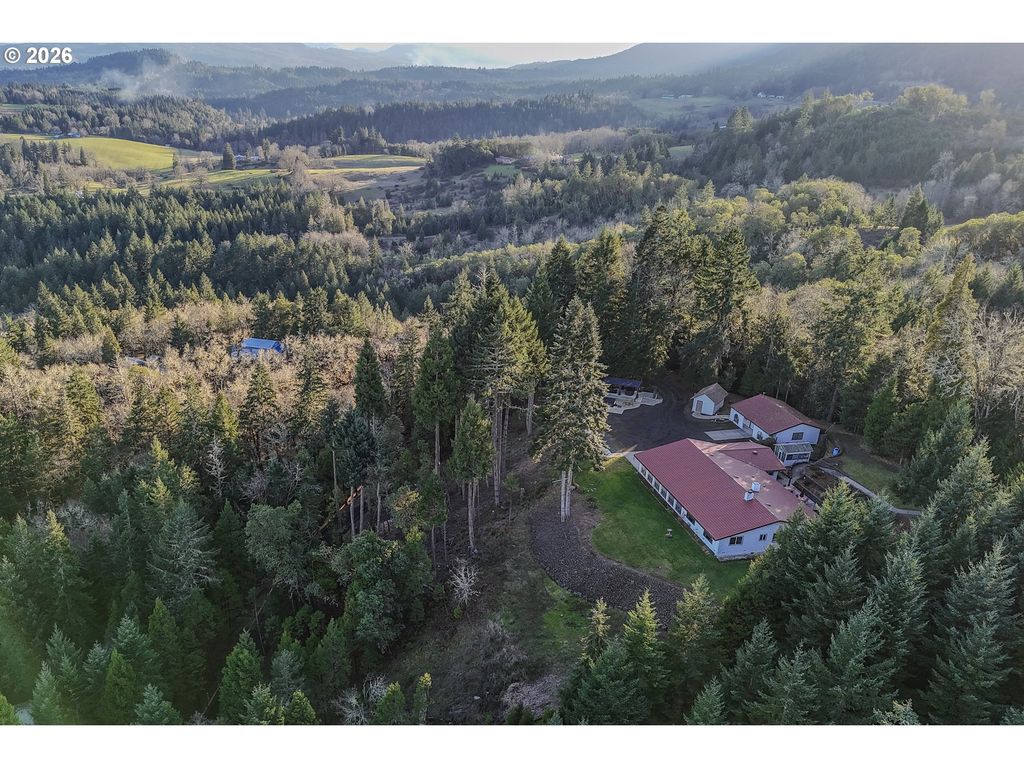 250 MOUNTAIN Dr, Roseburg, OR 97471